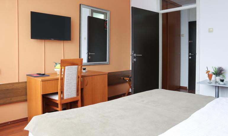 Double room with king size bed