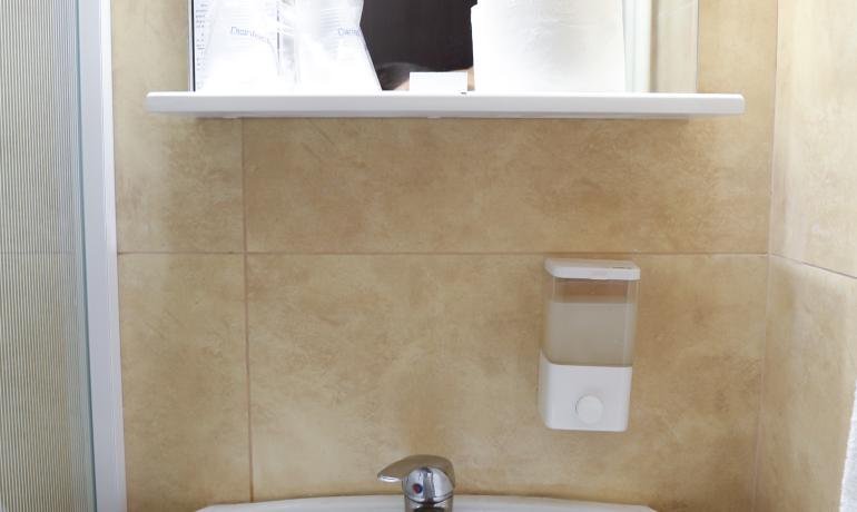 Dvokrevetna soba sa razdvojenim ležajevima